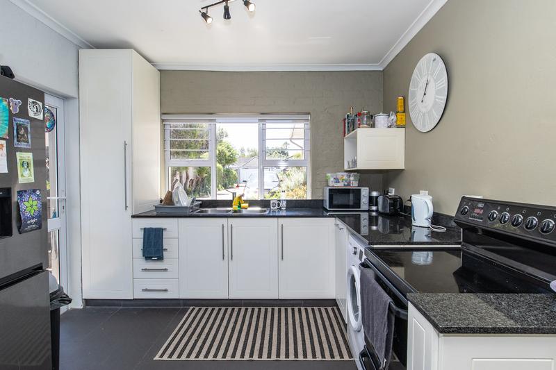4 Bedroom Property for Sale in Bergvliet Western Cape